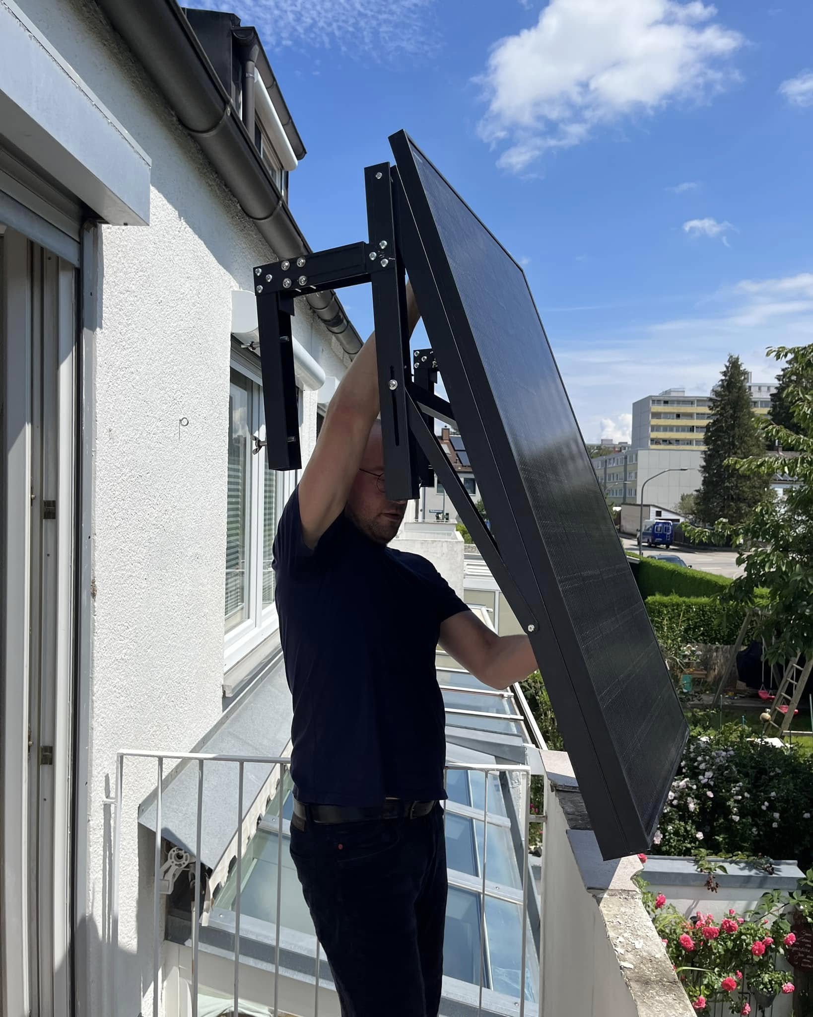 Встановлення панелі Sunshare Ray на балконну огорожу