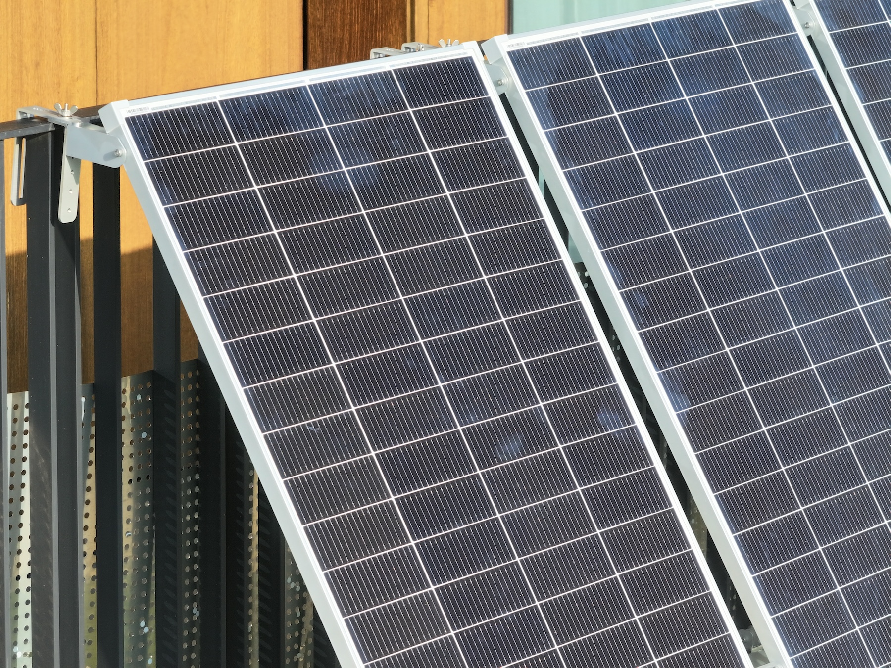 Кріплення Sunshare Ray Lite за перила крупним планом